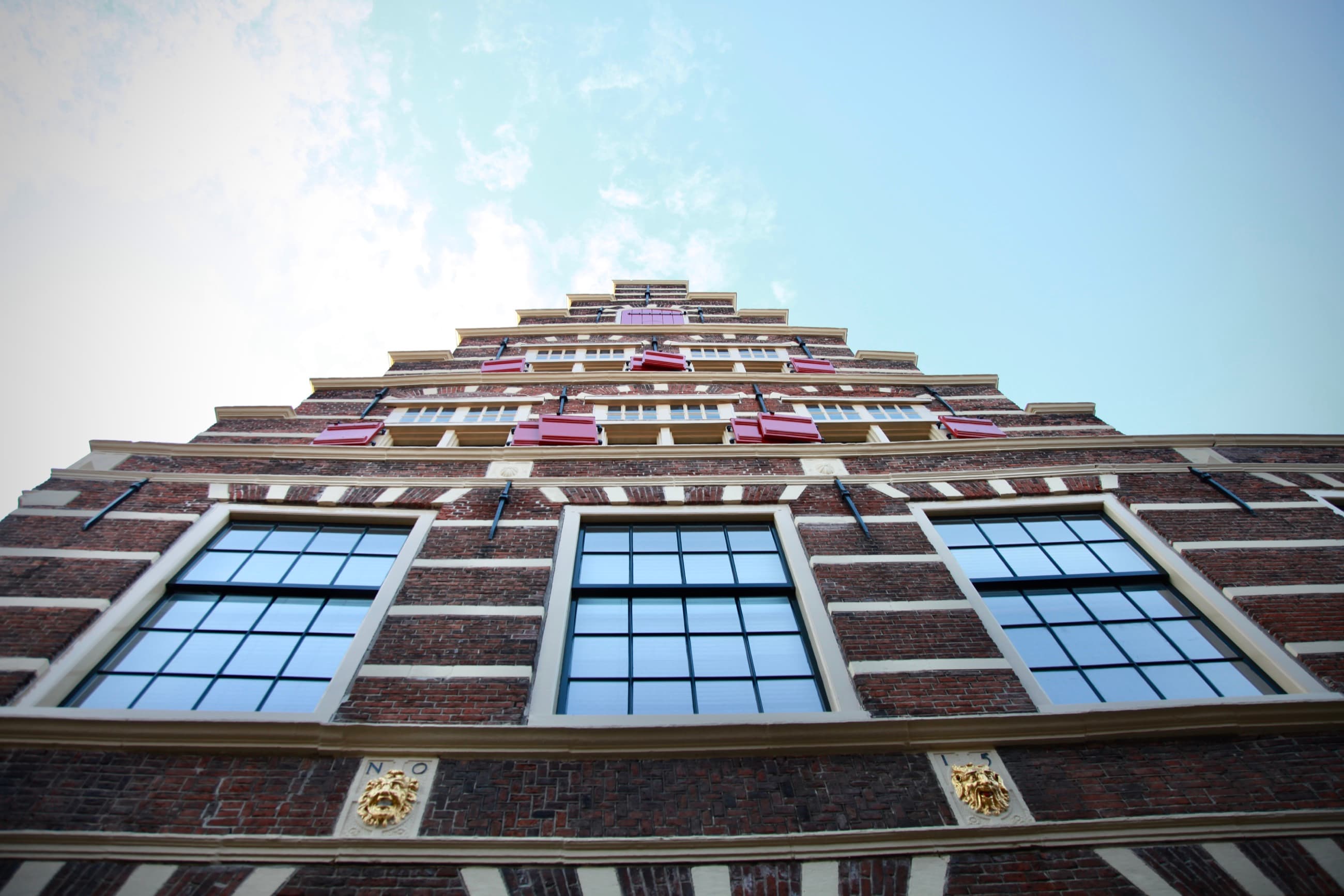 Stepped Leiden gable from below in Leiden