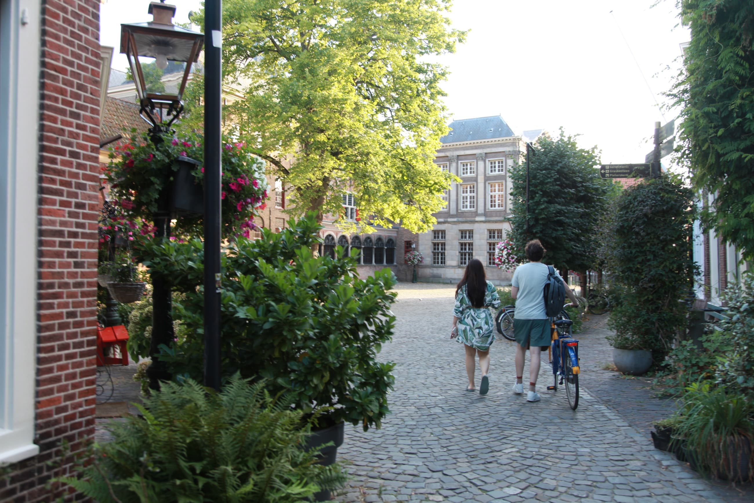 Couple walking through a green Leiden lane in Leiden