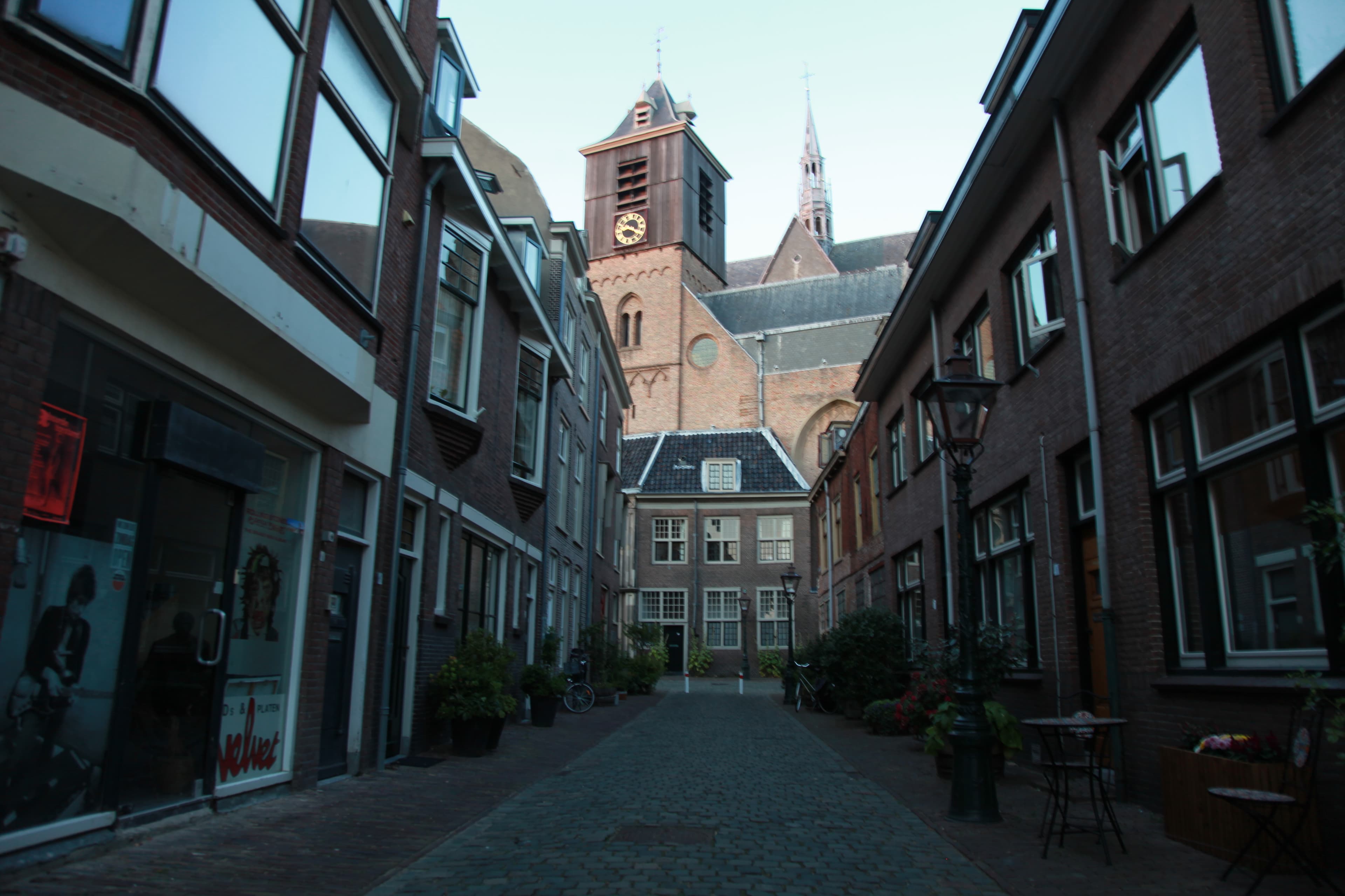 A quiet alley leading towards Pieterskerk in Leiden