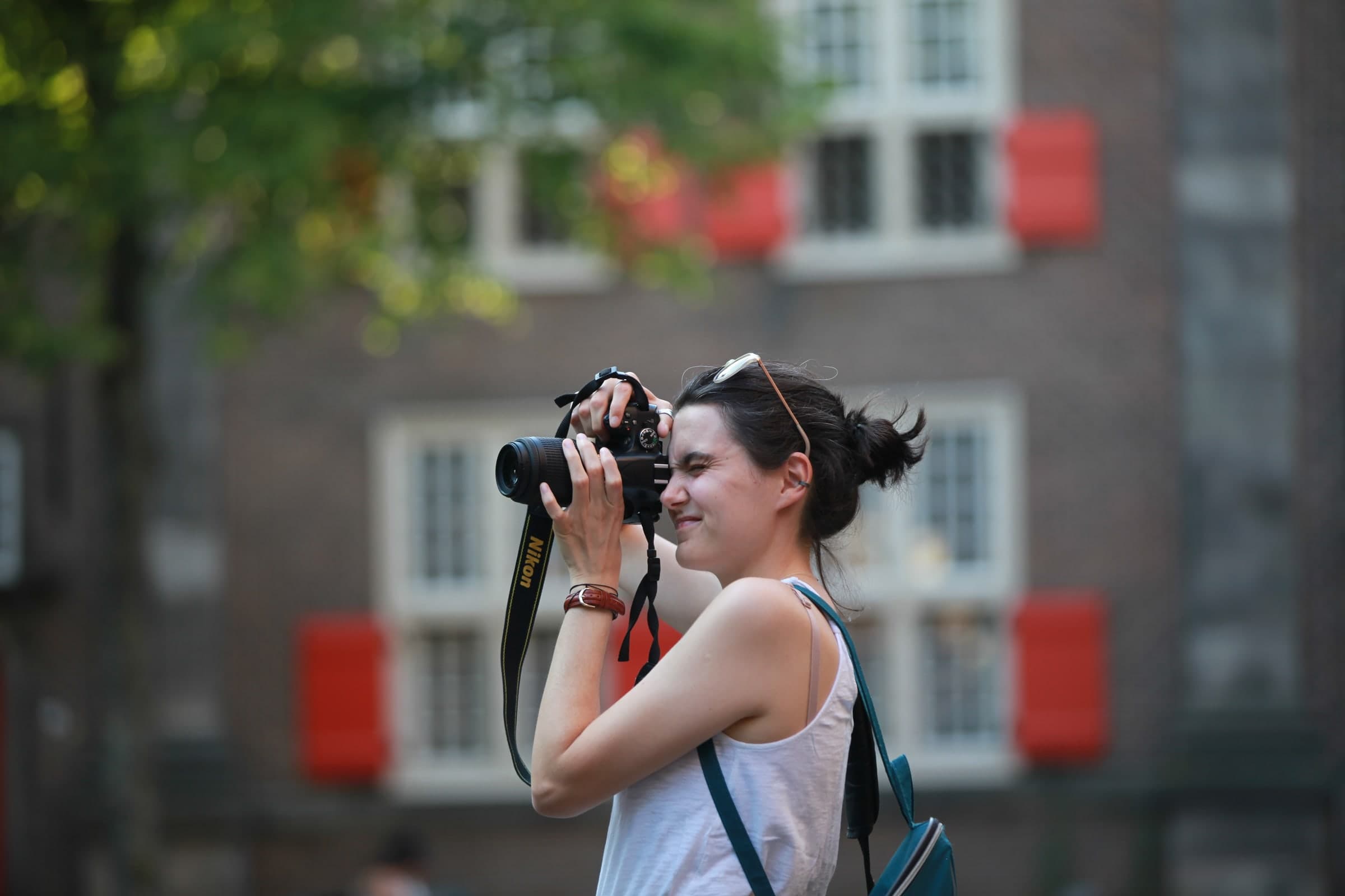 Photographer with red shutters in Leiden