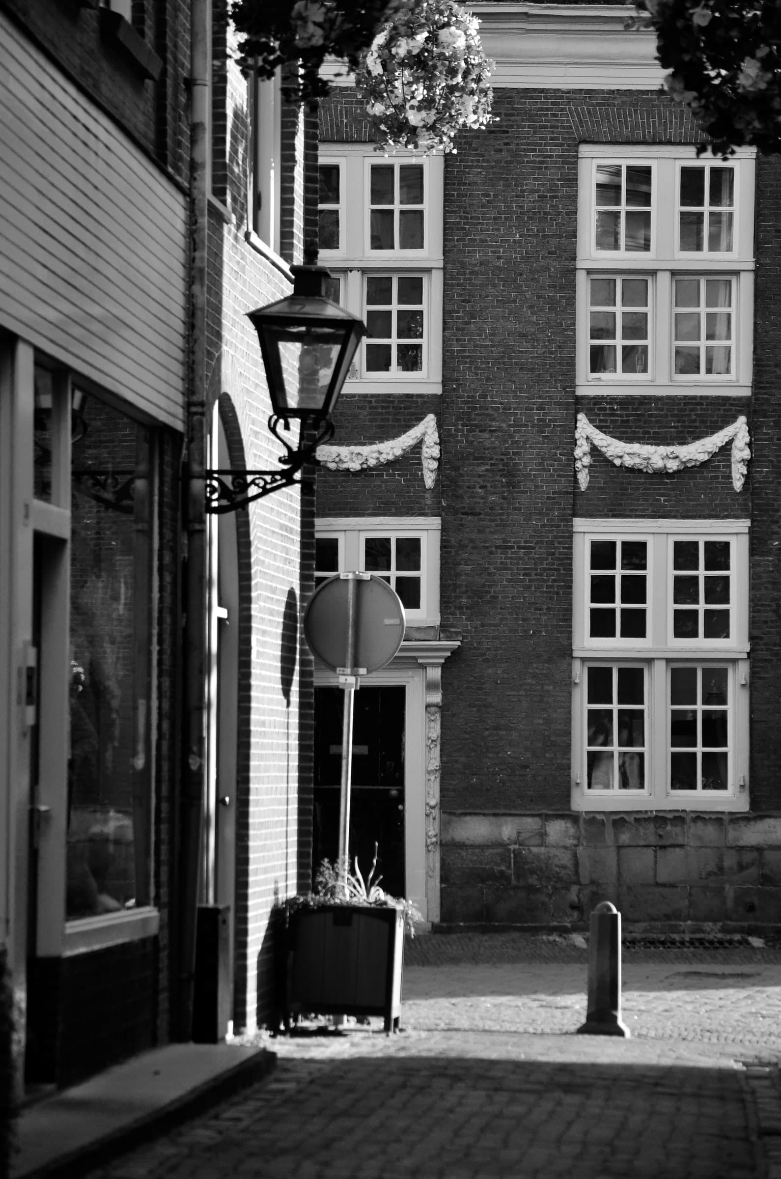 Monochrome Leiden facade in Leiden